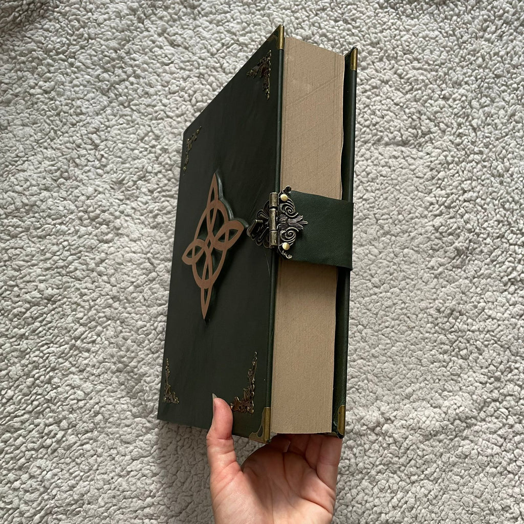 Celtic Witch’s Knot Grimoire - Leather Handmade Spellbook Grimoire