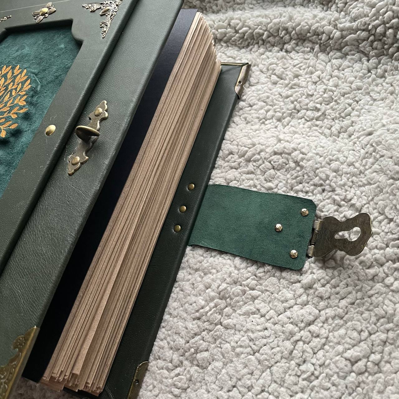 Ancestral Magic Grimoire Emerald Heritage | Leather Handmade Binder | Witchcraft Family Book | Removable Pages