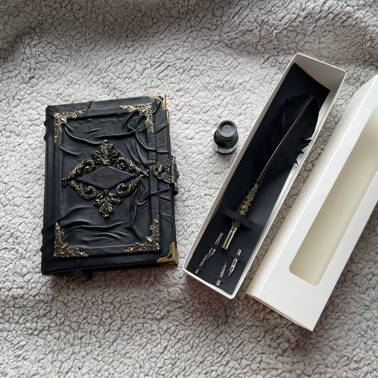 Black Feather Quill Pen Set for Handcrafted Grimoire – Vintage Calligraphy Set for Witches, Writers & Magic Lovers