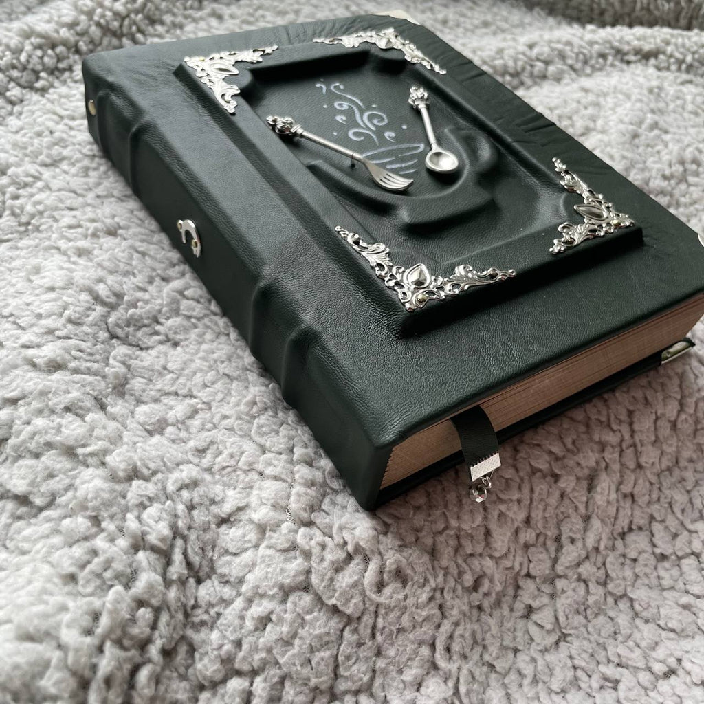 Personalized Leather Recipe Book – Handcrafted Family Heirloom
