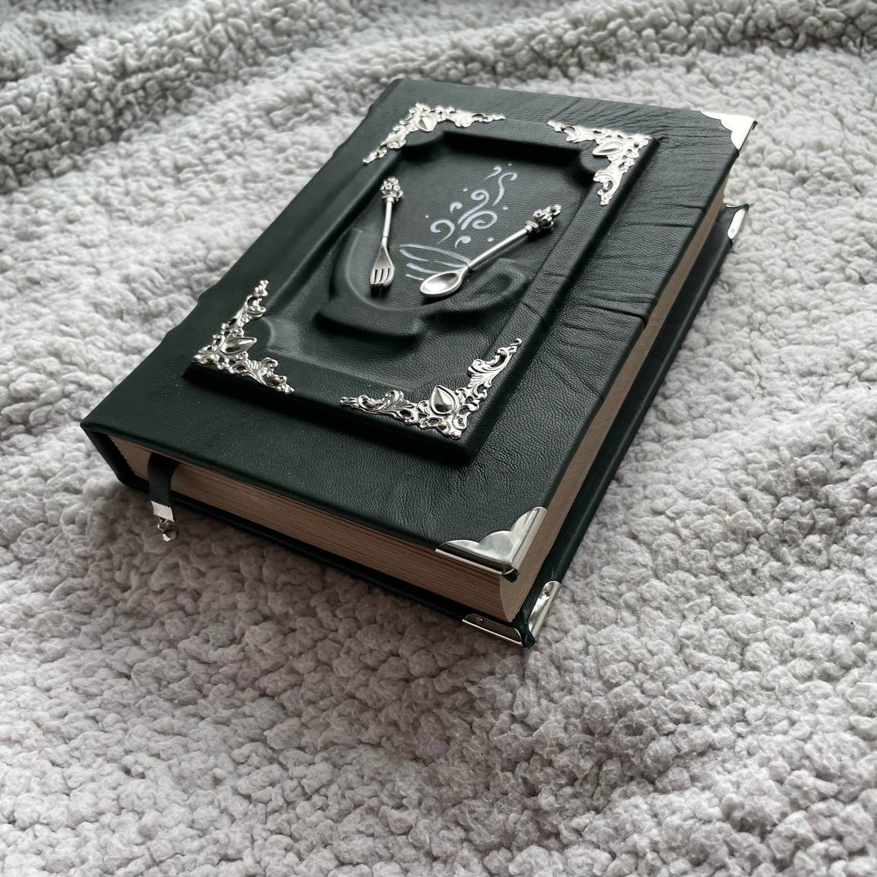 Personalized Leather Recipe Book – Handcrafted Family Heirloom