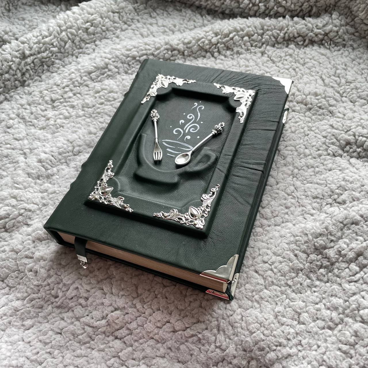 Personalized Leather Recipe Book – Handcrafted Family Heirloom