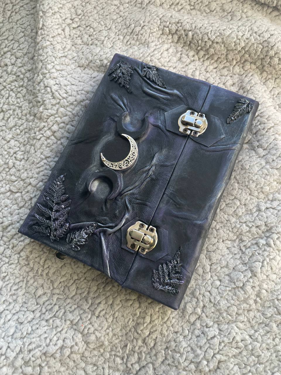 Ring Binder Grimoire – Refillable Witch Journal with Triple Moon & Fern Design