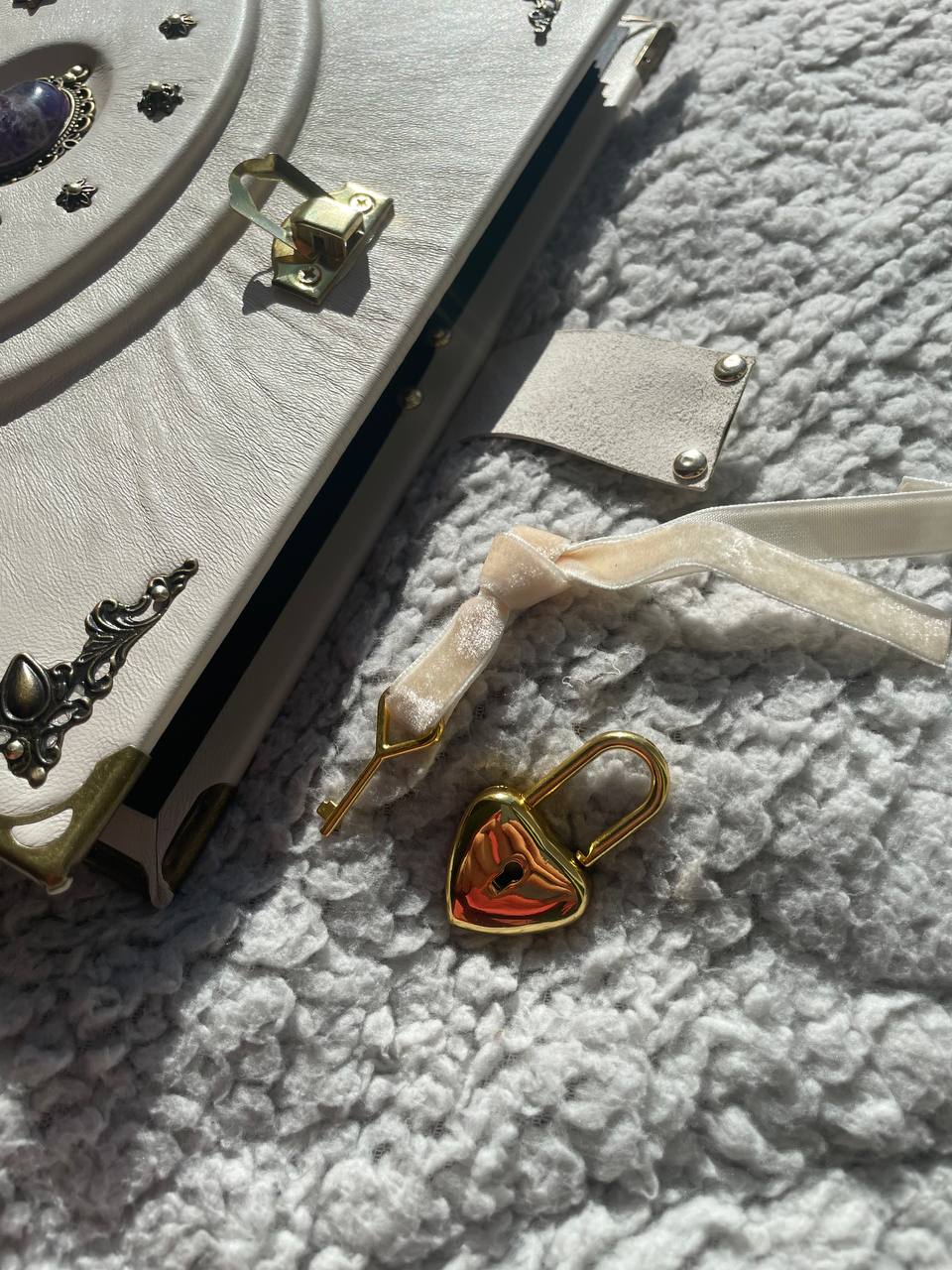 White Leather Binder Spiritual Journal – Ring Planner with Heart Lock and Amethyst Stone